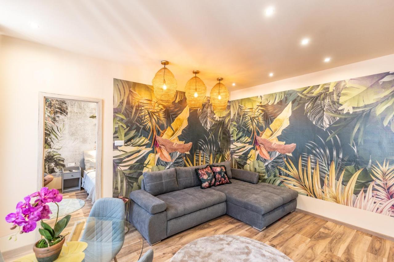 Jungle With 2 Bathrooms